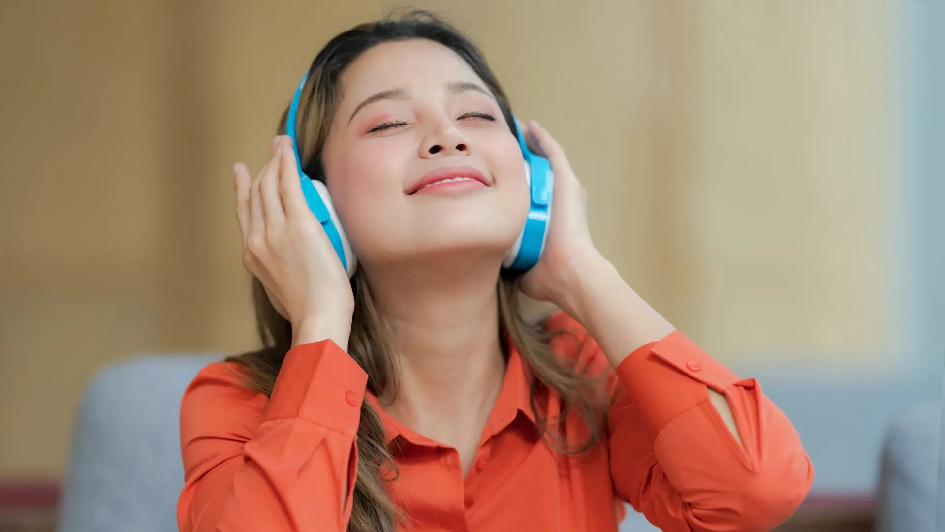 Luôn kết hợp nghe chủ động và bị động để làm quen với ngữ âm tiếng Đức