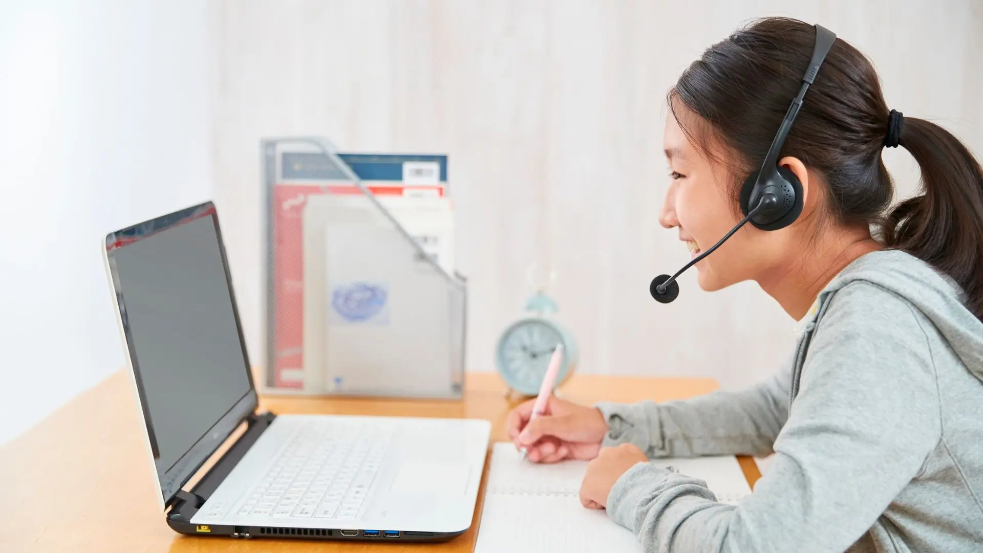 Các kênh online học tiếng Đức tại nhà giúp bạn linh động về thời gian