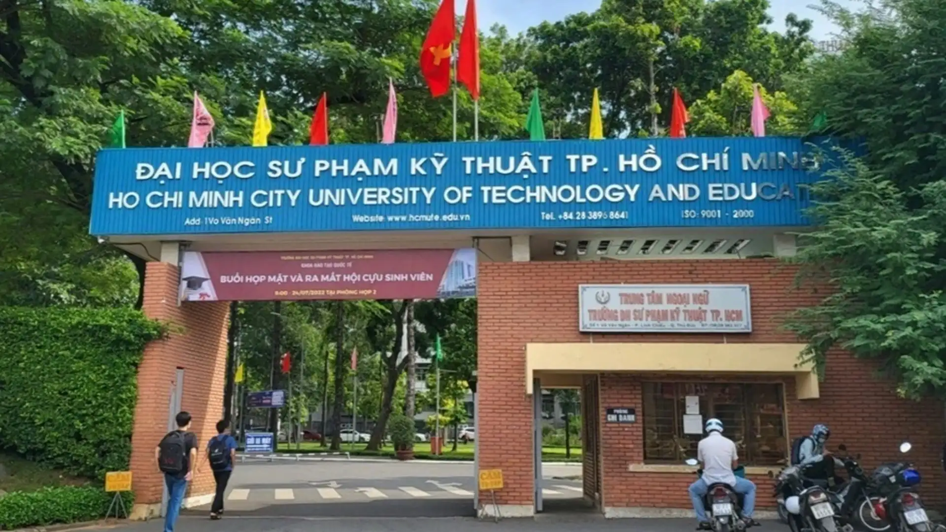 Trung tâm Ngoại ngữ - Trường Đại học Sư phạm Kỹ thuật có mức học phí phù hợp với sinh viên