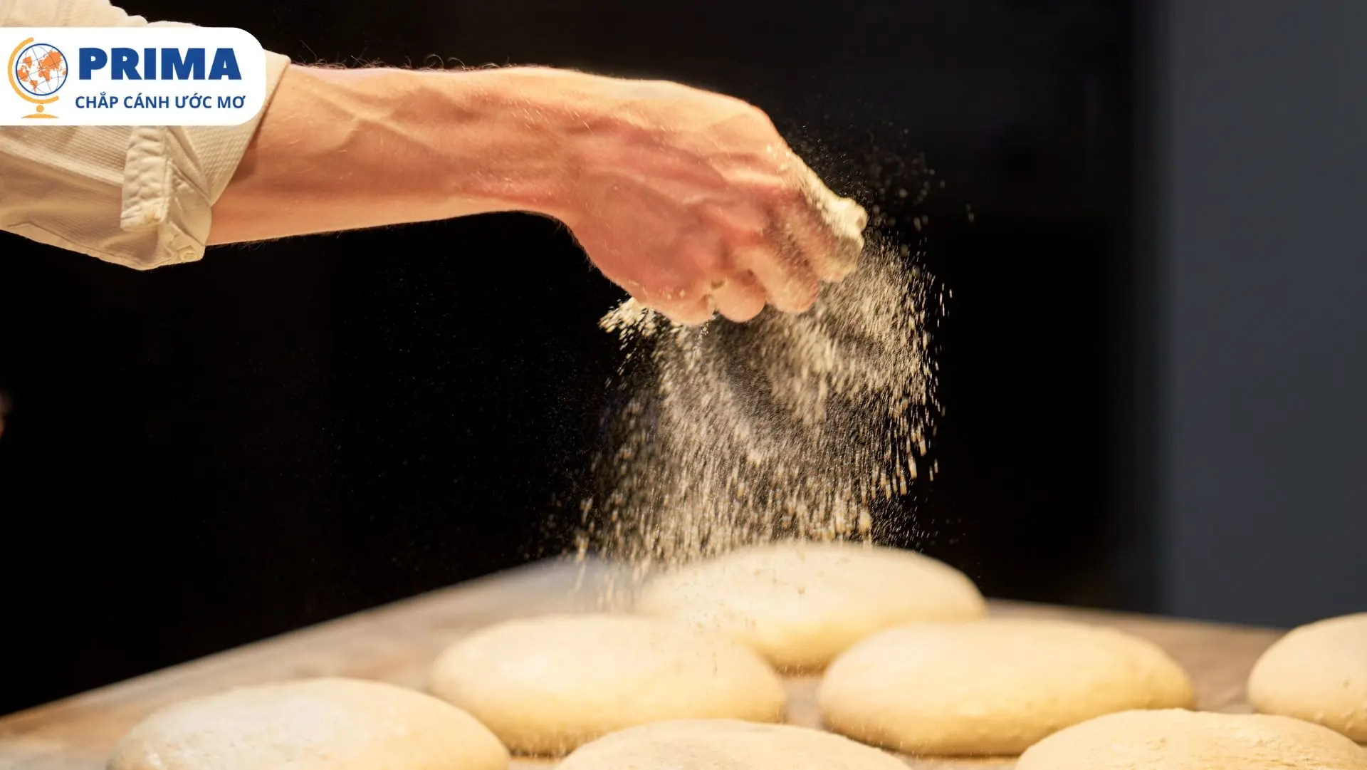Ngành làm bánh được làm trong môi trường chuyên nghiệp