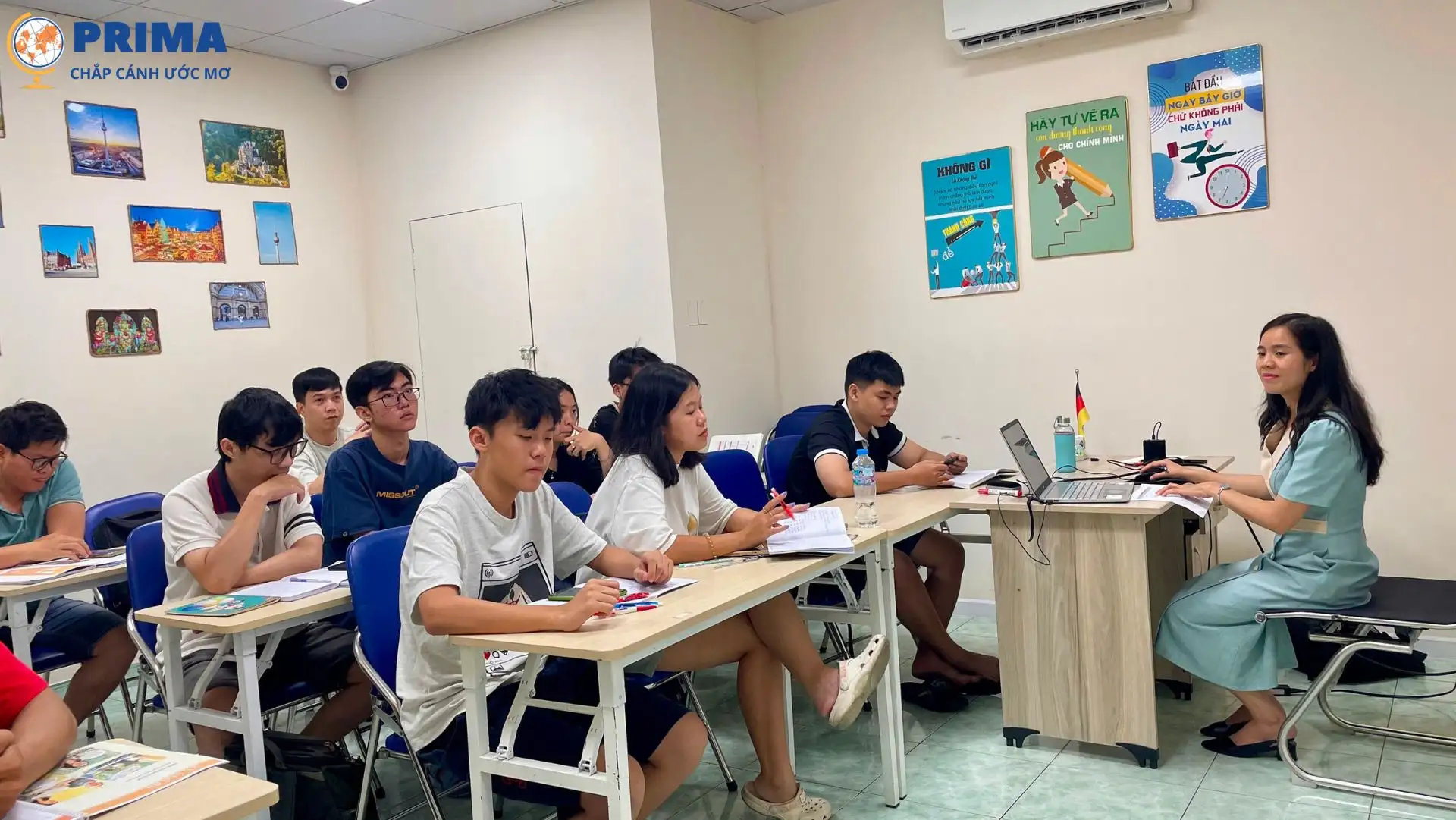 Quy mô lớp nhỏ ở PRIMA giúp các thầy cô theo sát từng học viên