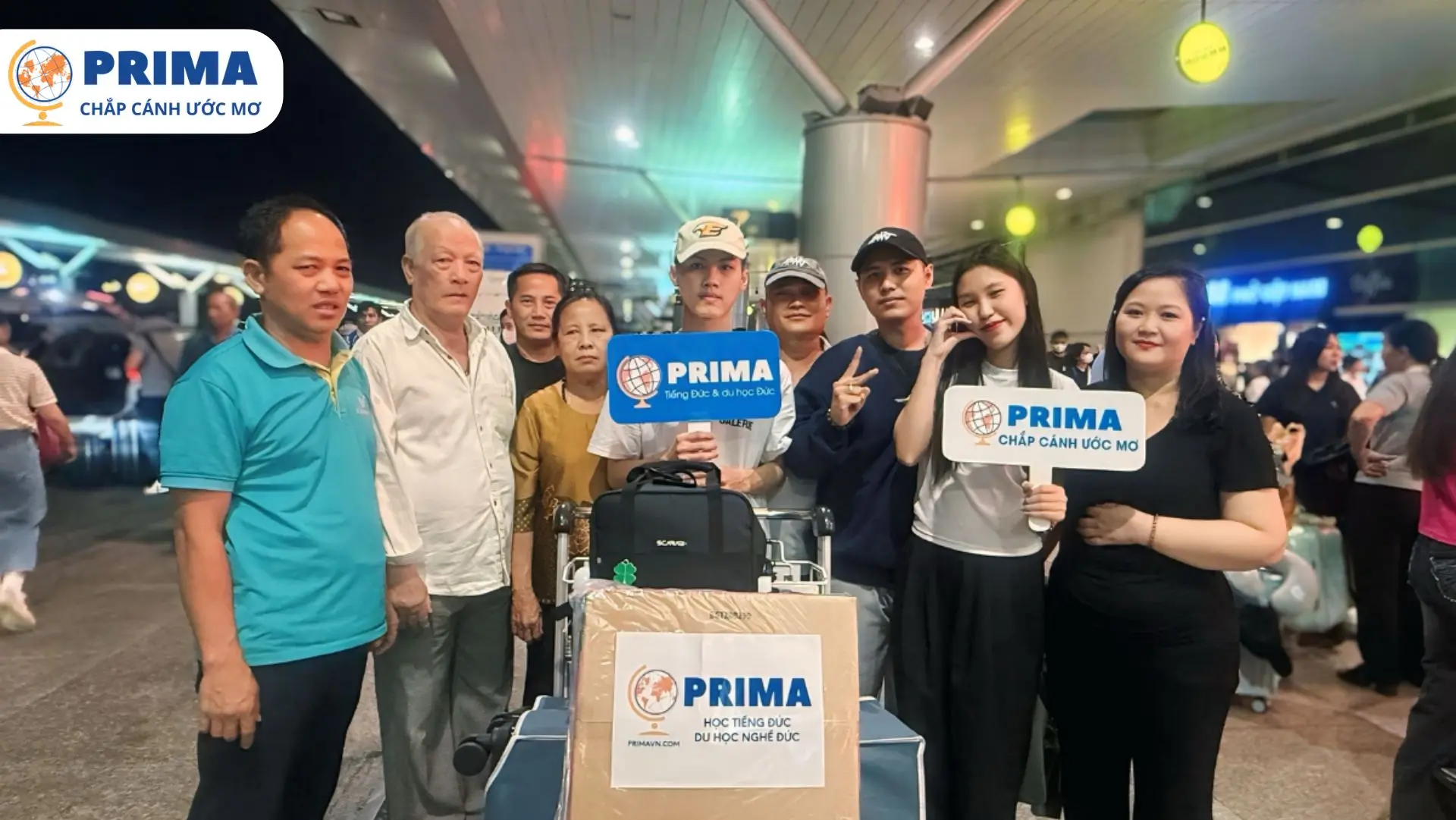 Học viên của PRIMA được tiễn ra sân bay trong chương trình du học nghề Đức