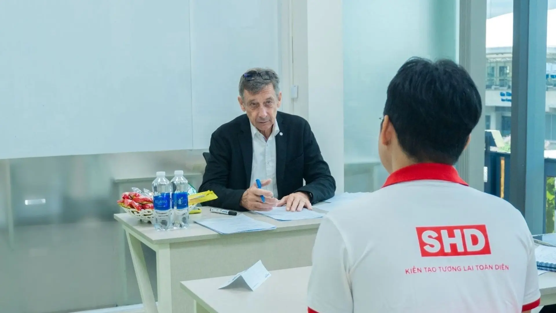 Trung tâm SHD áp dụng giáo trình tiếng Đức Netzwerk Neu