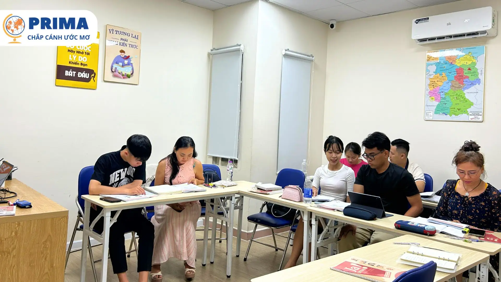 Lớp học trực tiếp tại PRIMA chỉ có 6-12 học viên để tăng cường tương tác
