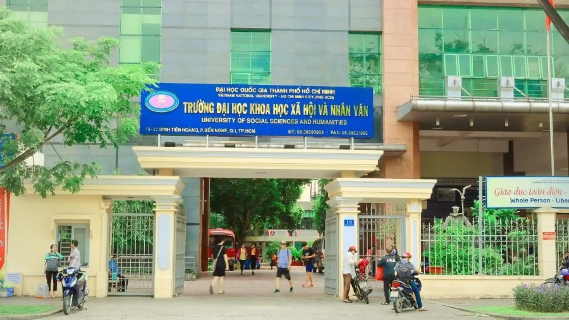 Trung tâm Ngoại ngữ ĐH KHXH&NV có mức học phí giá sinh viên