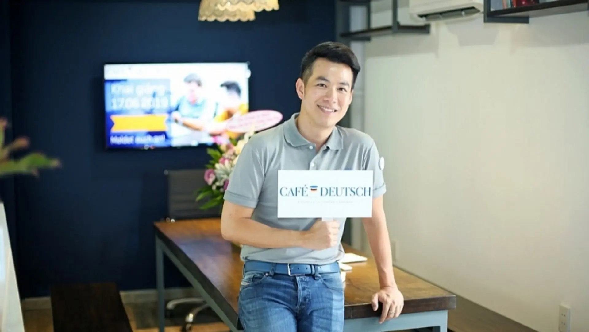Ca sĩ Hồ Trung Dũng là người sáng lập trung tâm tiếng Đức Café Deutsch
