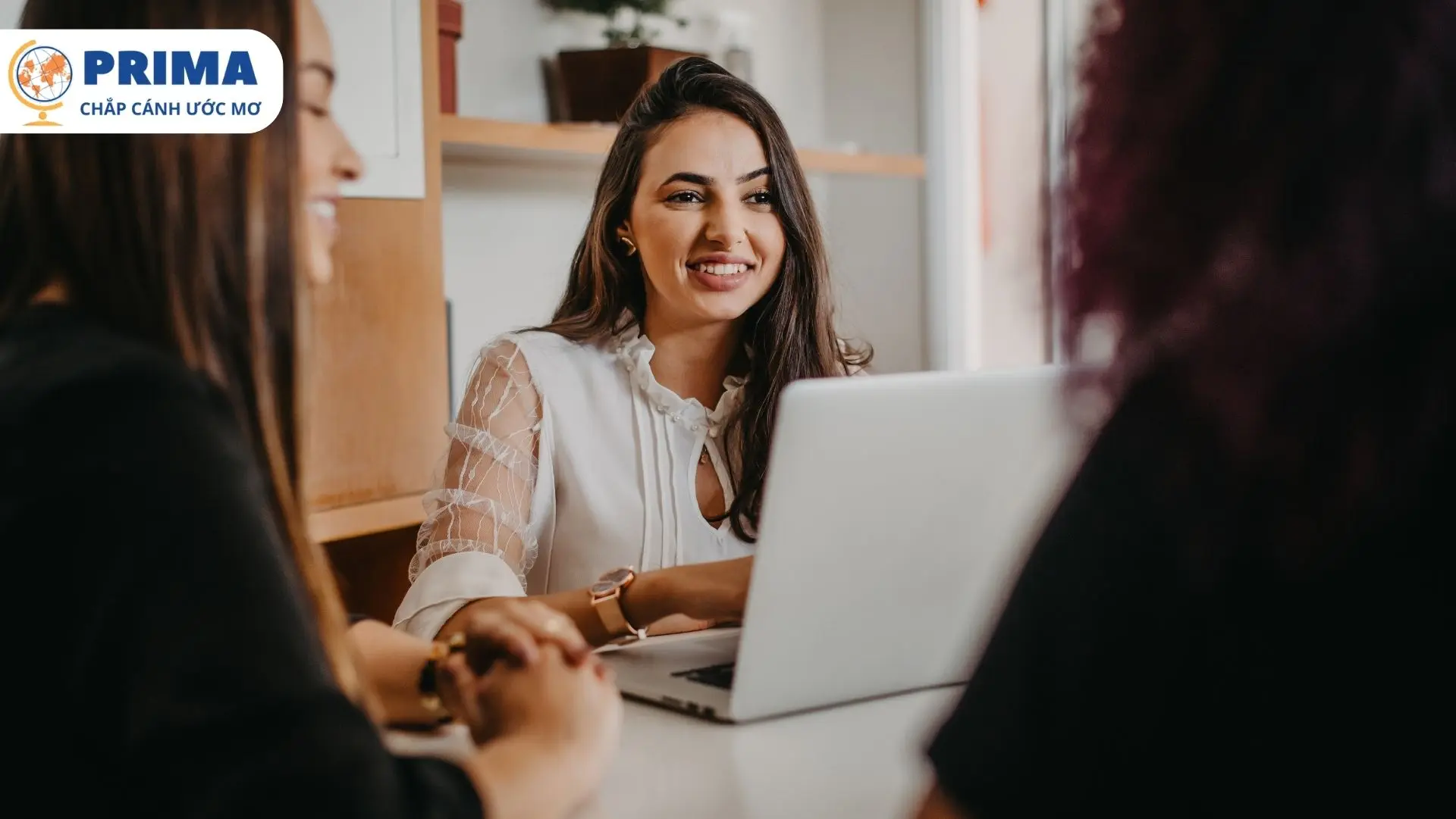 Sau khi tốt nghiệp, người học có thể làm việc trong lĩnh vực thiết kế, marketing, quảng cáo và truyền thông doanh nghiệp.